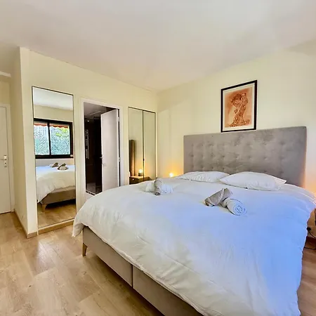 Standing - Piscine - Vue Apartment