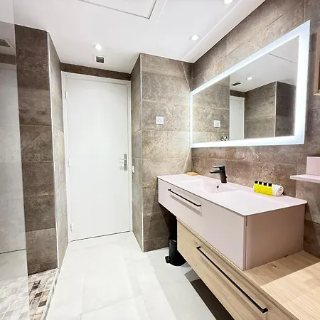 Apartment Standing - Piscine - Vue *